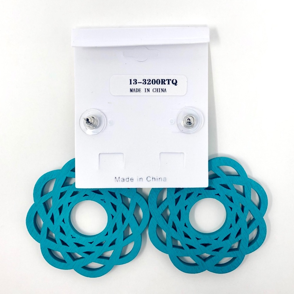 🍃Flower Filigree Wood Earrings in Turquoise - Picture 3 of 5